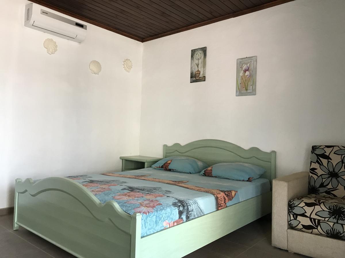 Akvitaniya Mini-Hotel Затока Екстериор снимка
